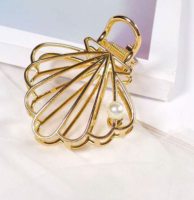 Gold shell with pearl clip